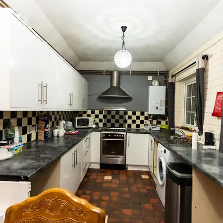 461 Shirley Road Hall B28 8ql Apartment *